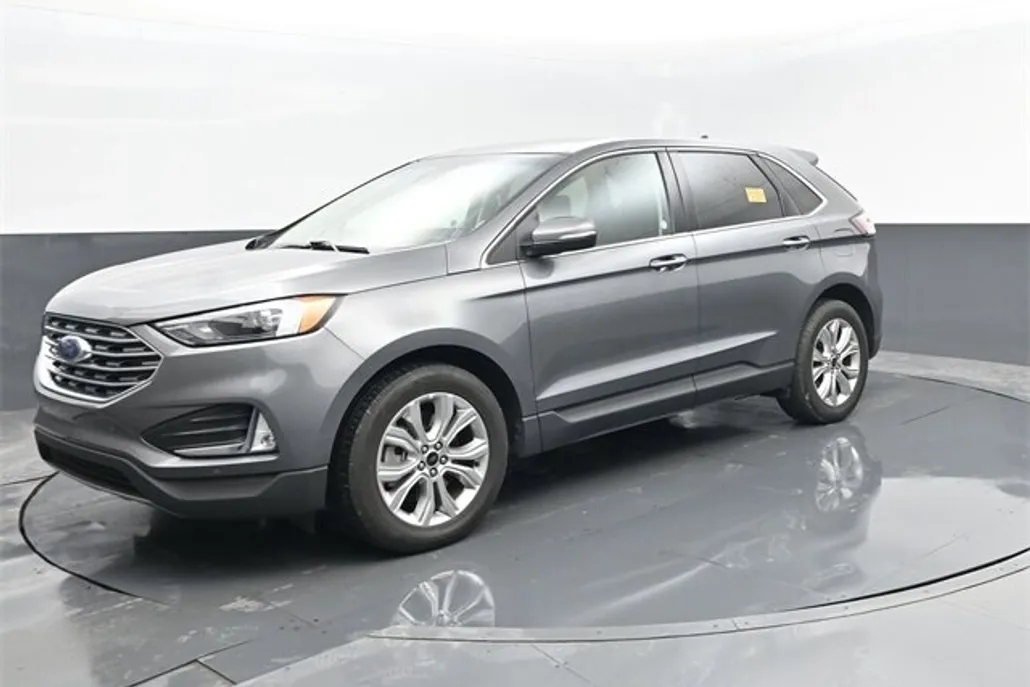 2024 Ford Edge Titanium photo 1