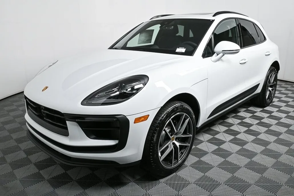 2025 Porsche Macan S photo 1