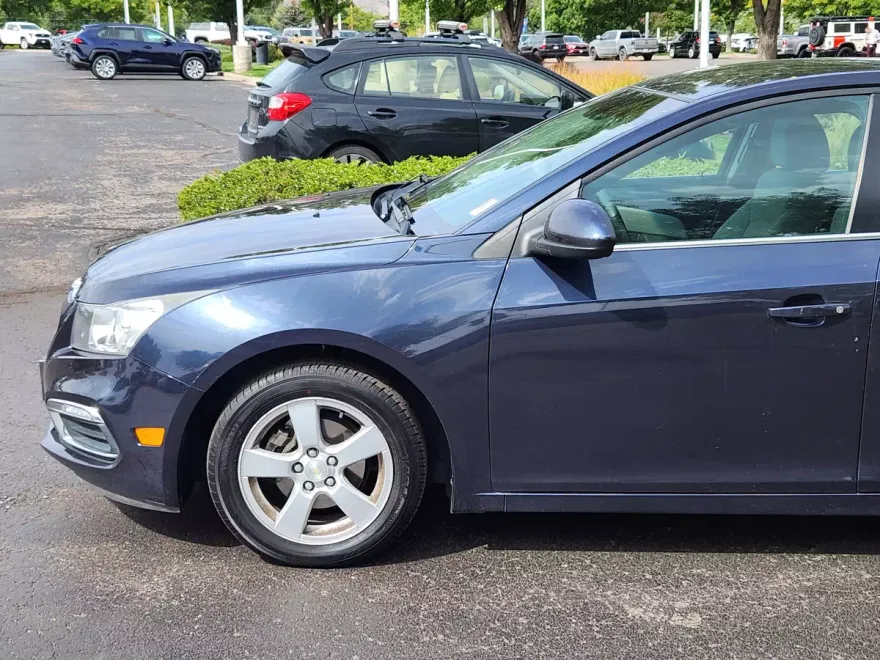 2016 Chevrolet Cruze photo 1