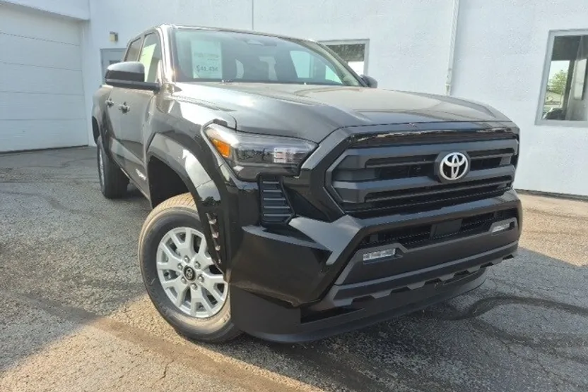 2025 Toyota Tacoma SR5 4x4 Double Cab photo 1