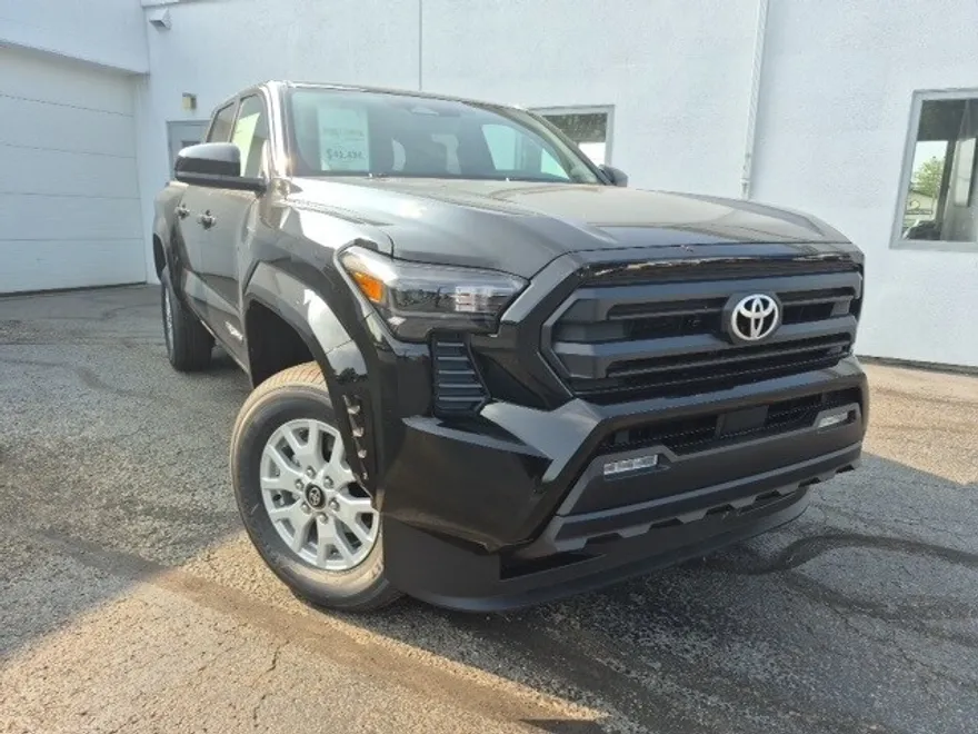 2025 Toyota Tacoma SR5 4x4 Double Cab photo 1