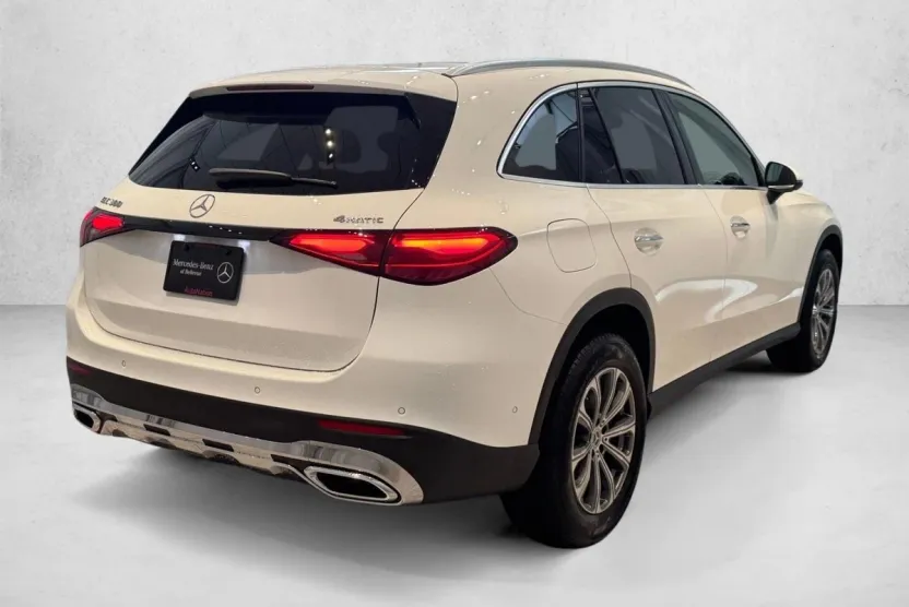 2025 Mercedes Benz GLC 300 4MATIC photo 1