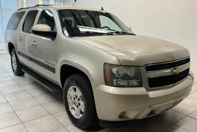 2013 Chevrolet Suburban 1500 LT photo 1