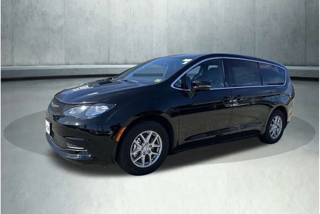 2025 Chrysler Voyager LX photo 1