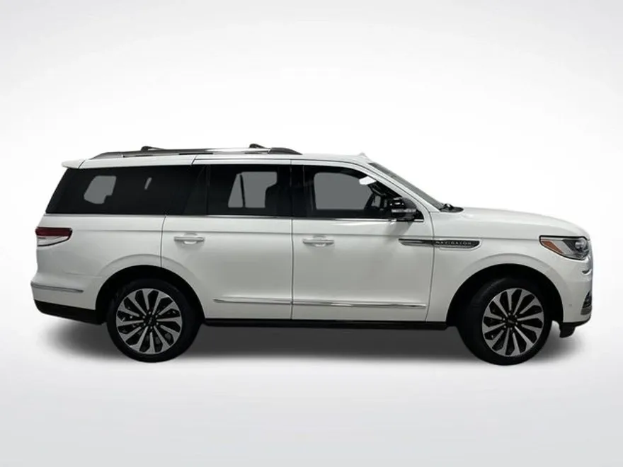 2024 Lincoln Navigator Reserve photo 1