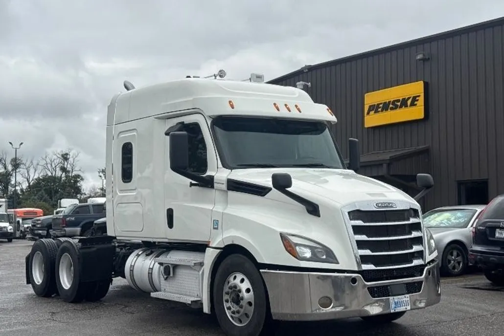 2020 Freightliner Cascadia 126" Sleeper Cab photo 1