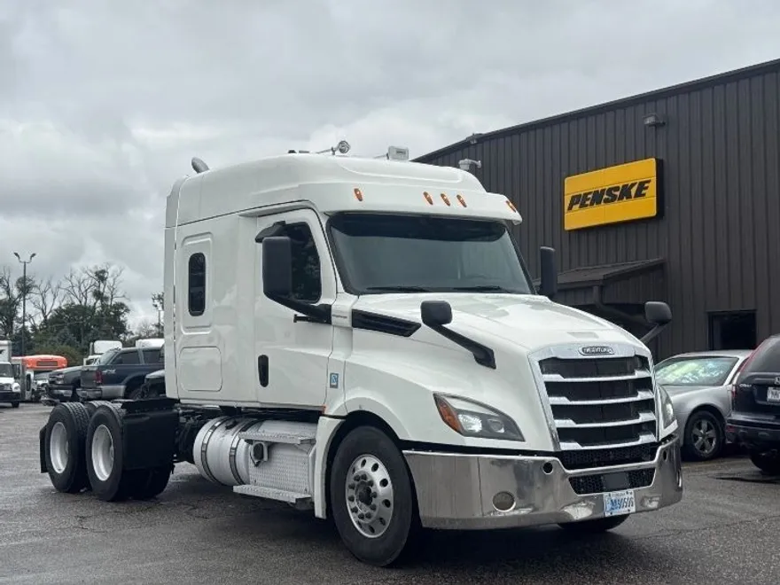 2020 Freightliner Cascadia 126" Sleeper Cab photo 1