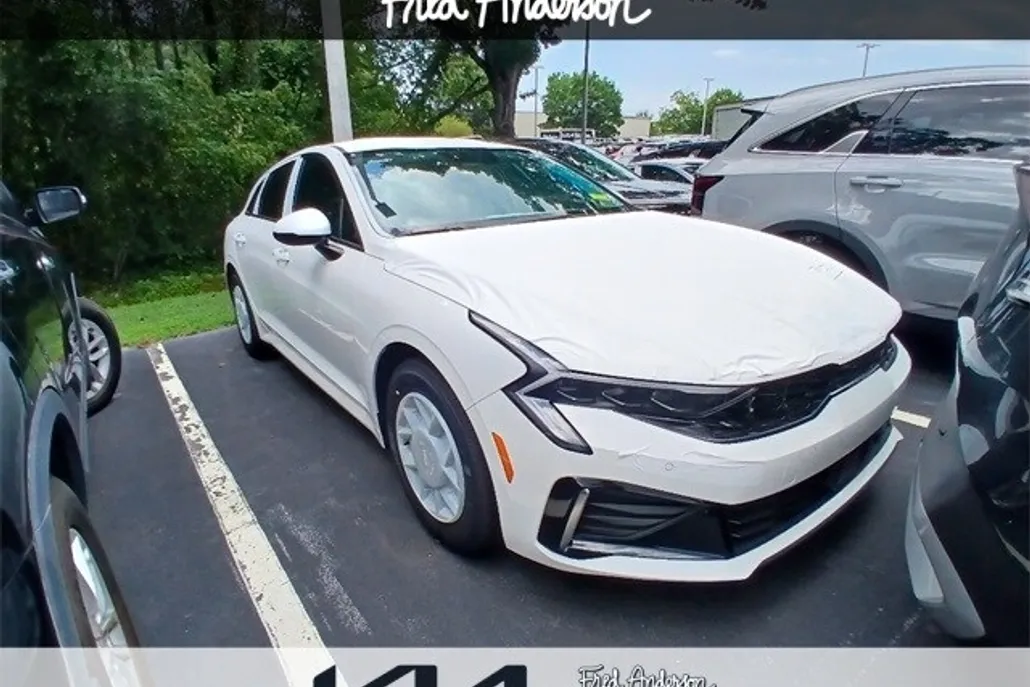 2025 Kia K5 LXS photo 1