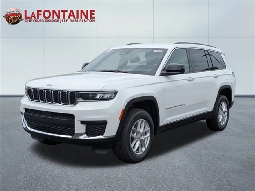 2025 Jeep Grand Cherokee Laredo photo 1