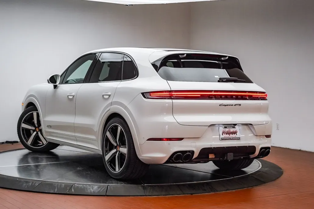 2026 Porsche Cayenne GTS photo 1
