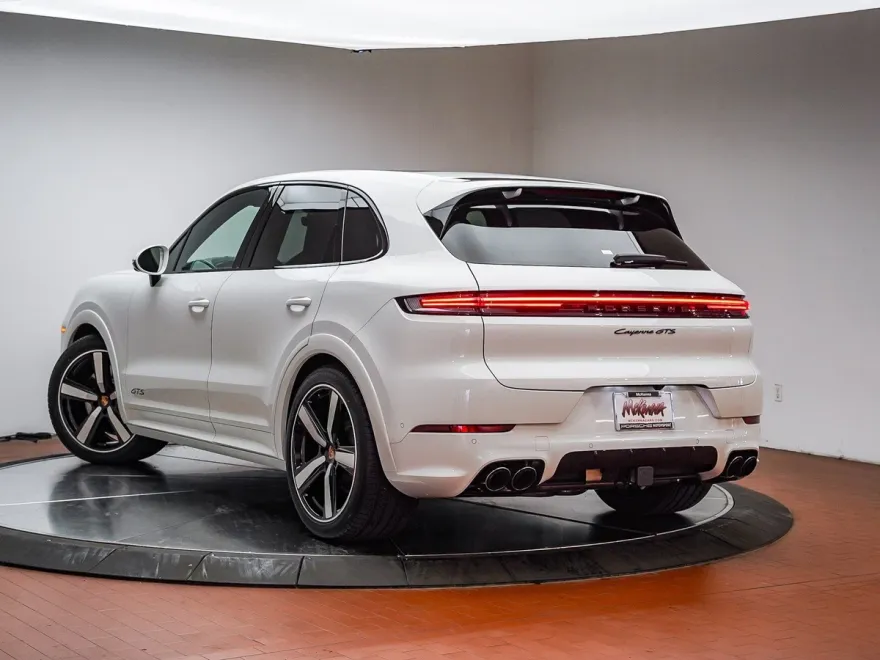 2026 Porsche Cayenne GTS photo 1