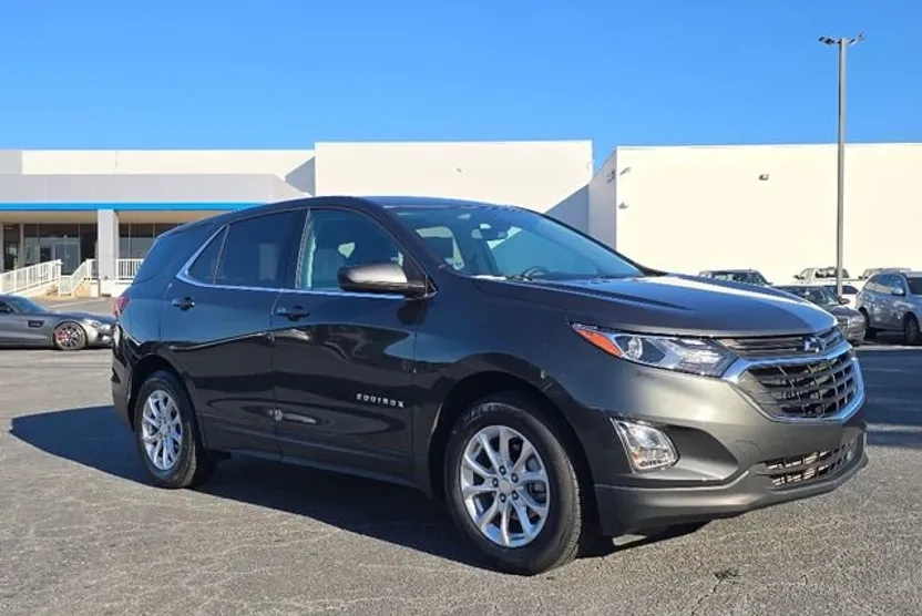2020 Chevrolet Equinox LT photo 1
