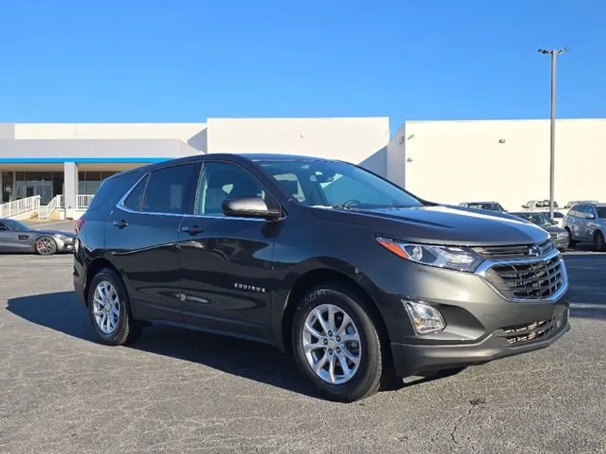 2020 Chevrolet Equinox LT photo 1