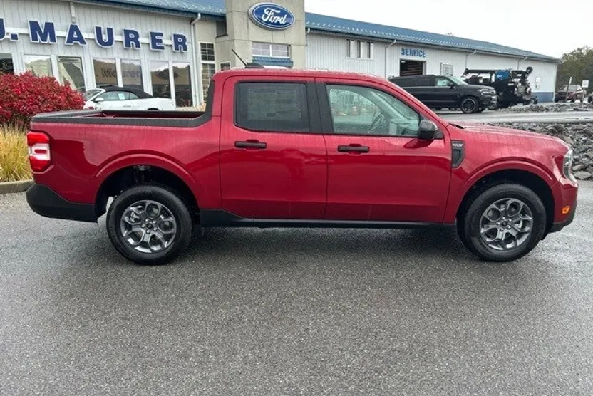 2025 Ford Maverick XLT photo 1
