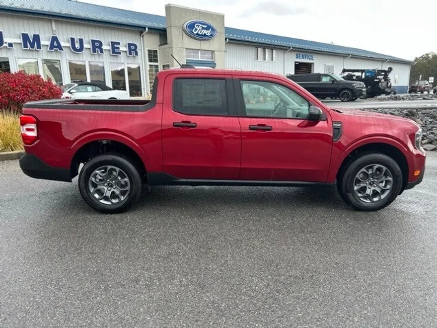 2025 Ford Maverick XLT photo 1
