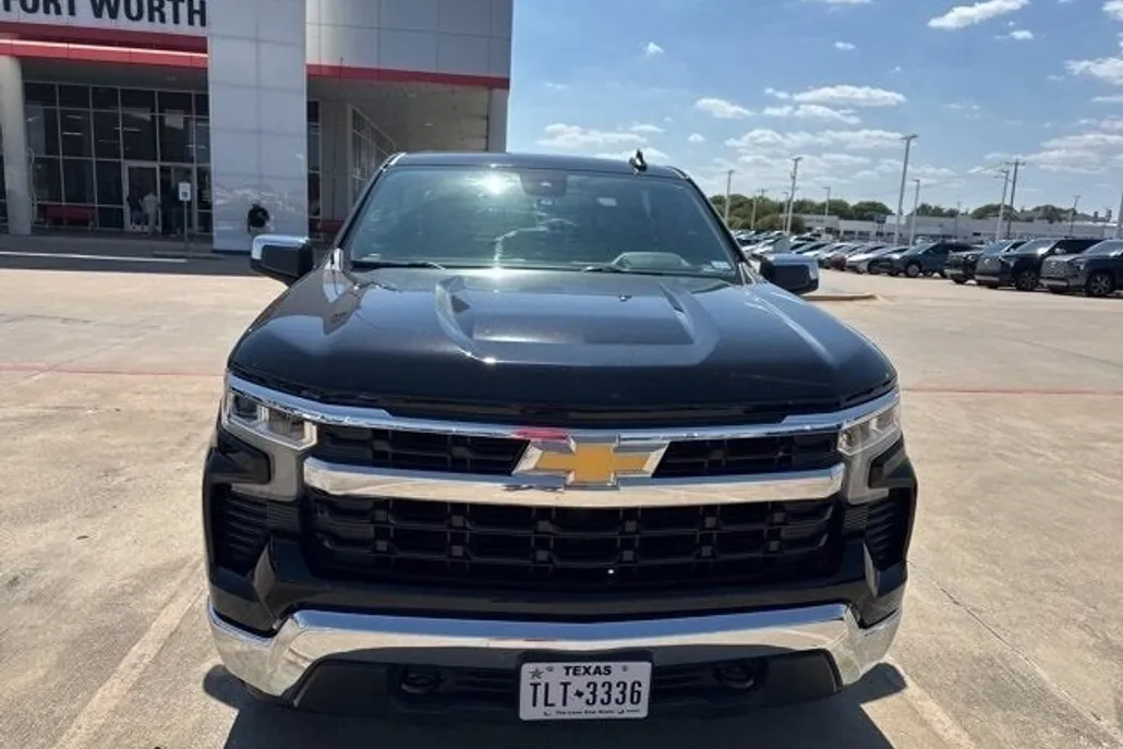 2023 Chevrolet Silverado 1500 LT photo 1