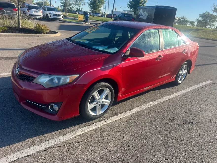 2014 Toyota Camry SE photo 1