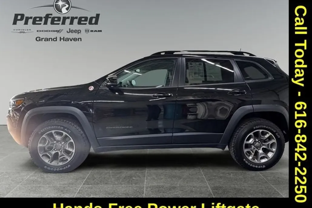 2022 Jeep Cherokee Trailhawk photo 1