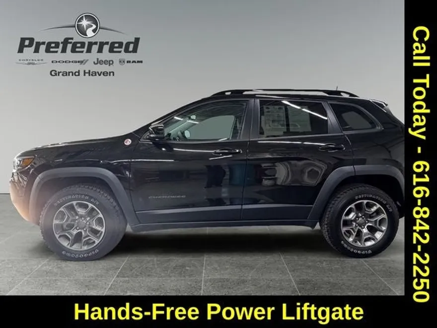 2022 Jeep Cherokee Trailhawk photo 1