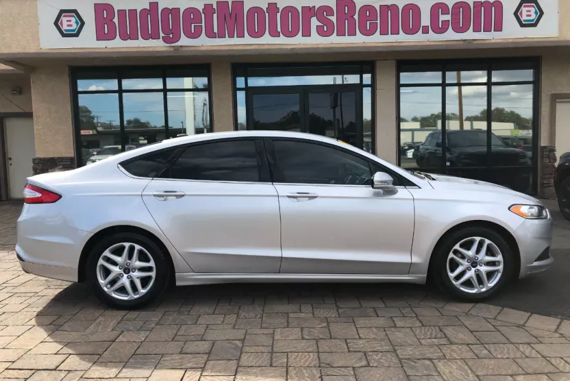 2015 Ford Fusion SE photo 1