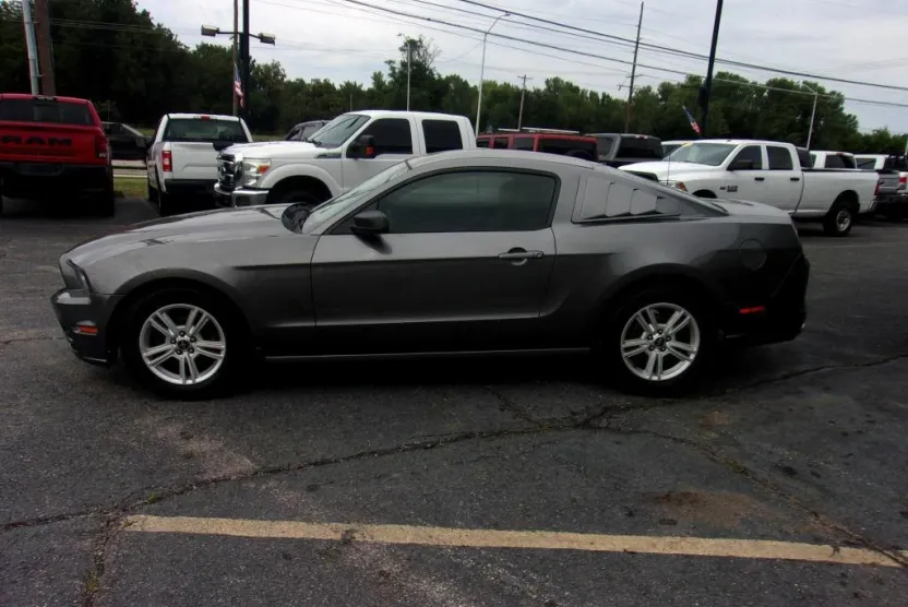 2014 Ford Mustang V6 photo 1