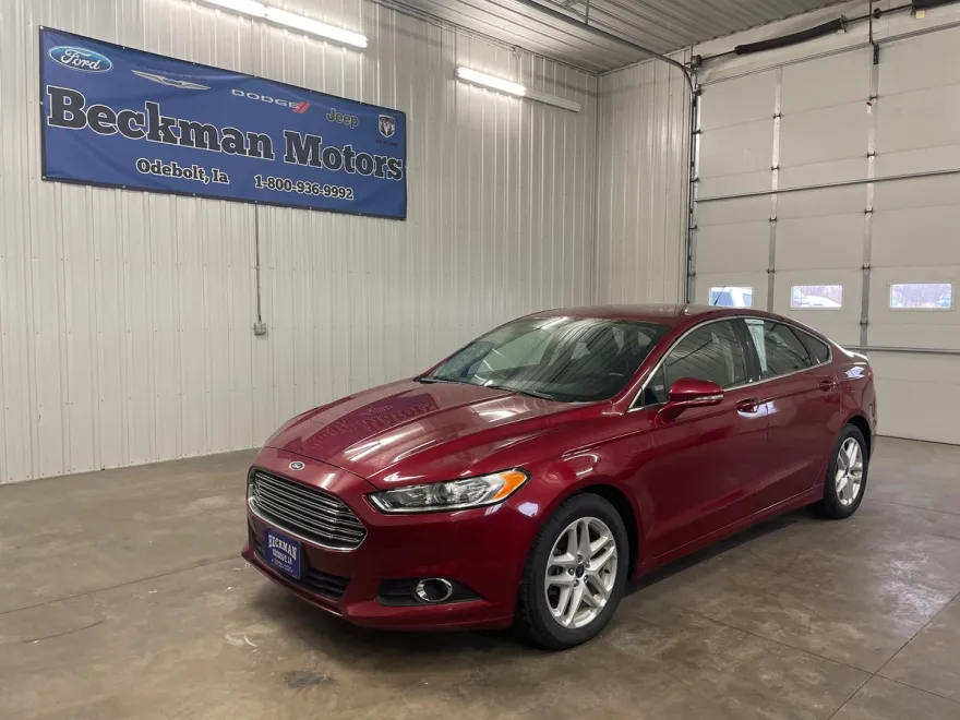 2016 Ford Fusion SE photo 1