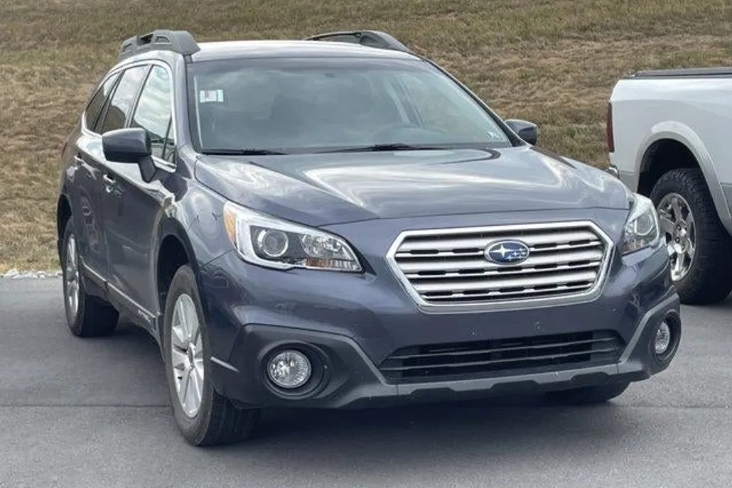2017 Subaru Outback 2.5i Premium photo 1