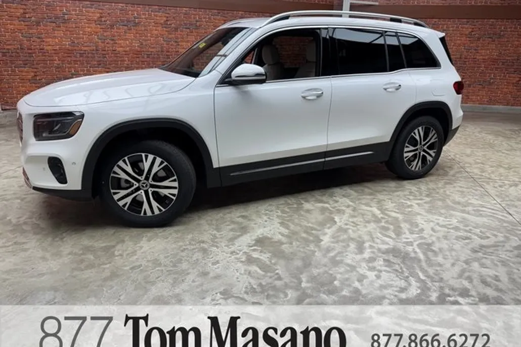 2025 Mercedes Benz GLB 250 4MATIC photo 1