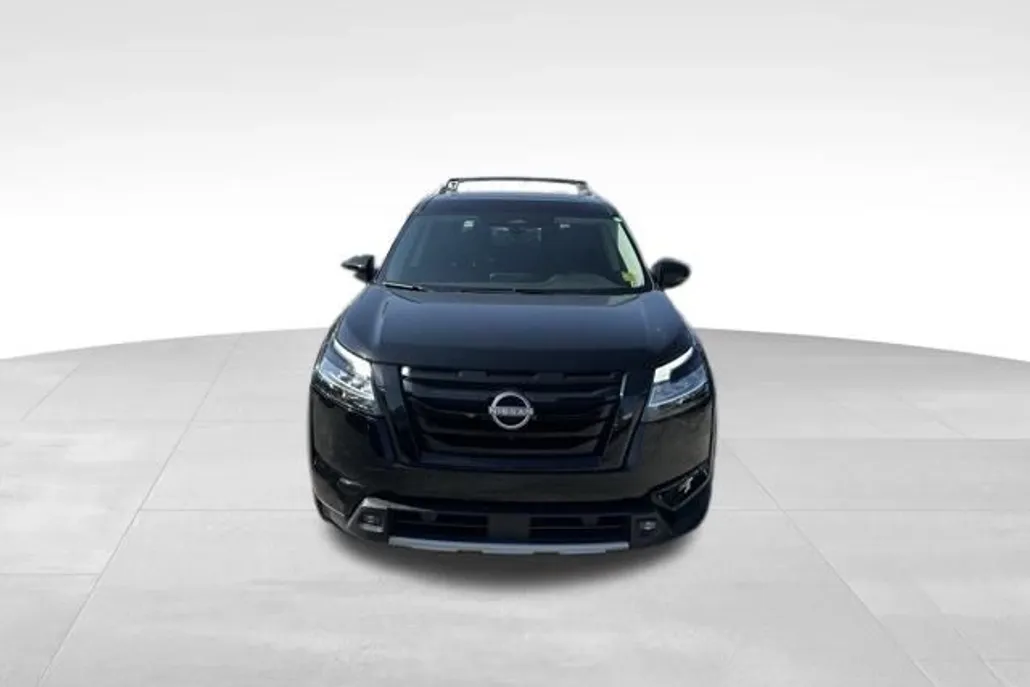 2022 Nissan Pathfinder SL photo 1