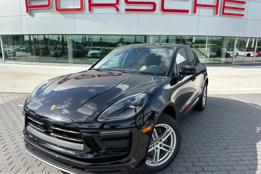 2025 Porsche Macan T photo 1