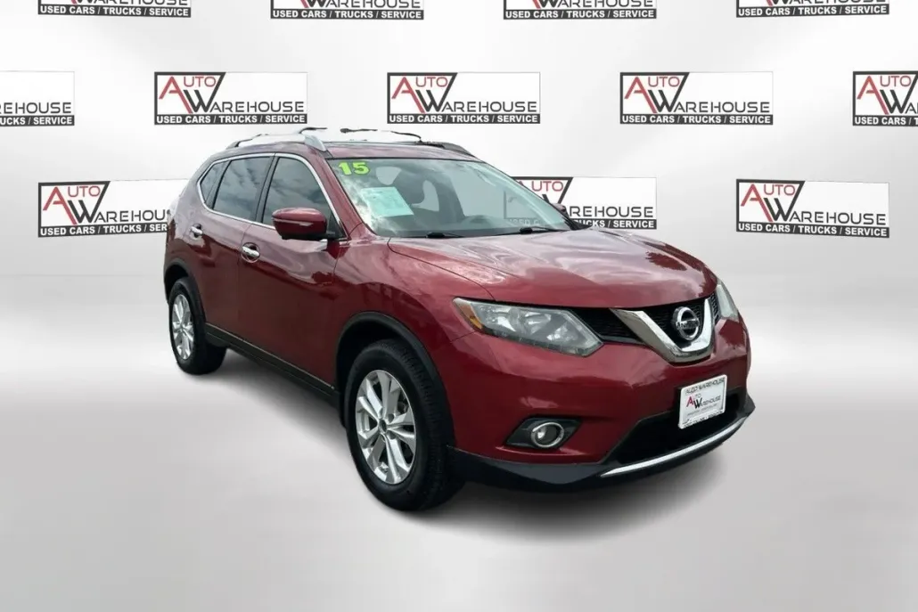 2015 Nissan Rogue SV photo 1