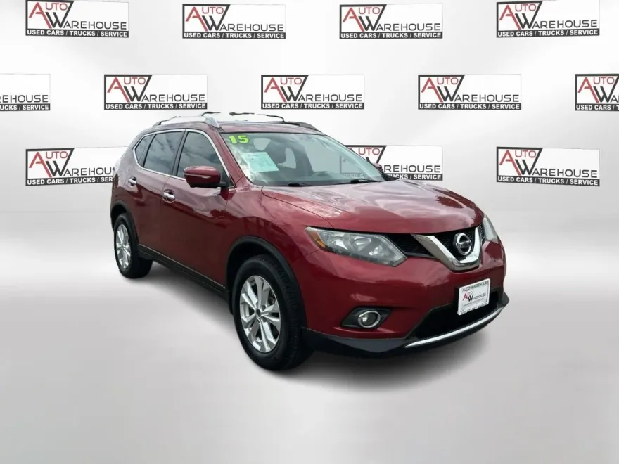 2015 Nissan Rogue SV photo 1