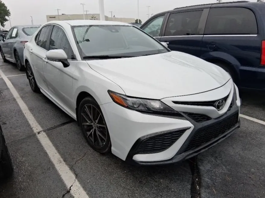 2023 Toyota Camry SE photo 1