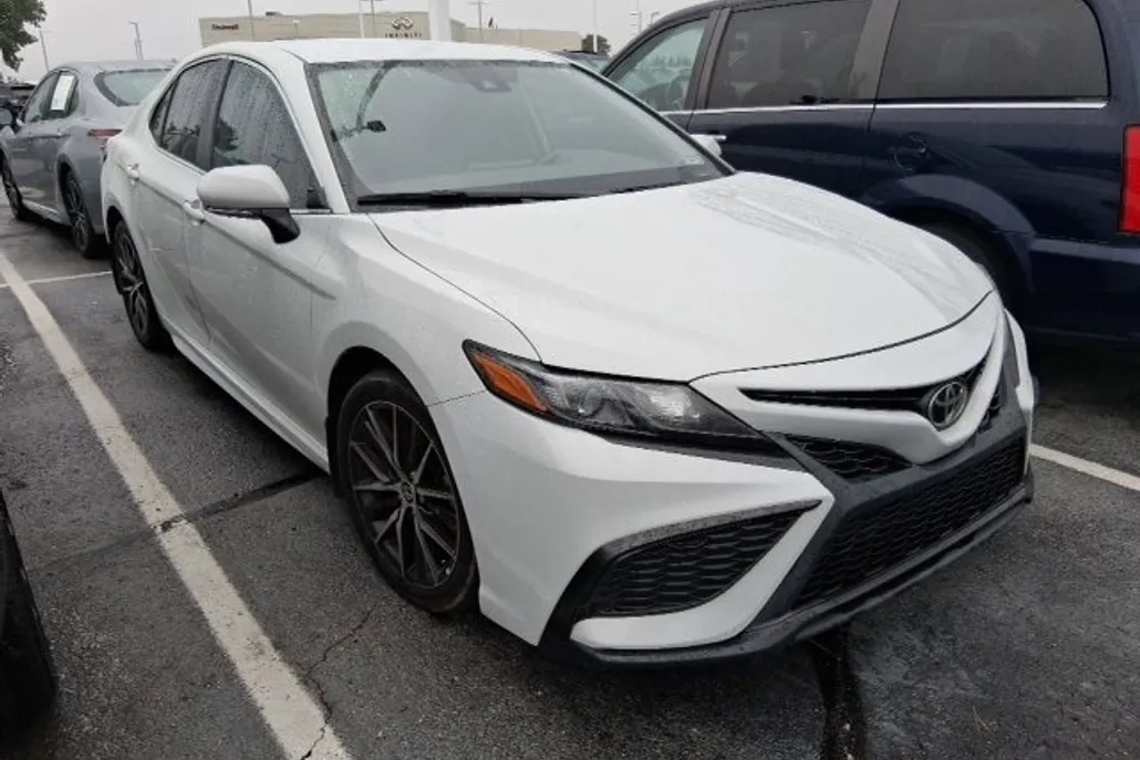 2023 Toyota Camry SE photo 1