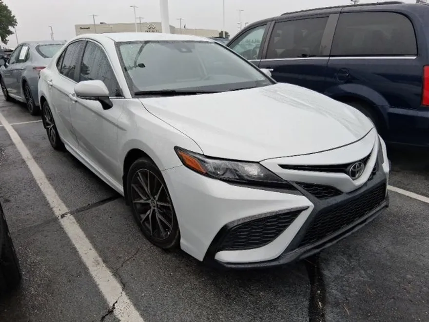 2023 Toyota Camry SE photo 1