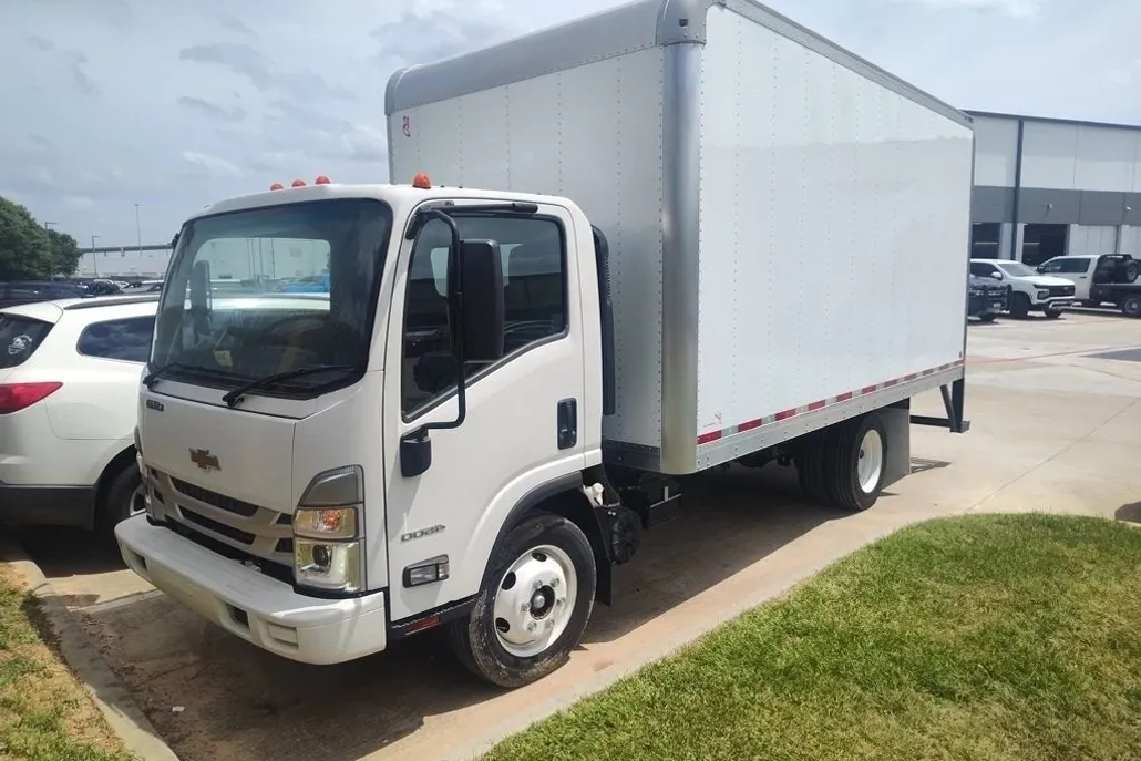 2023 Chevrolet Silverado 4500HD Base photo 1
