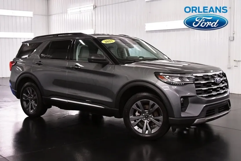 2025 Ford Explorer photo 1