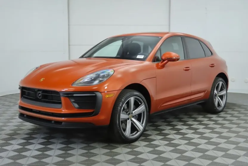 2025 Porsche Macan Base photo 1