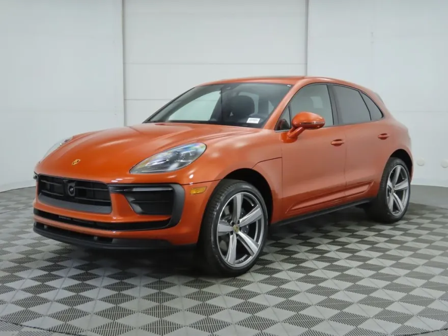 2025 Porsche Macan Base photo 1