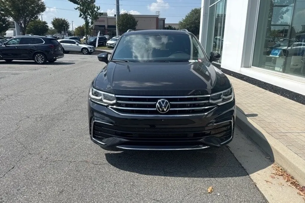 2022 Volkswagen Tiguan SEL Premium R-Line photo 1