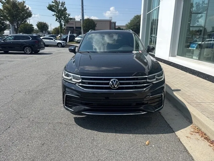 2022 Volkswagen Tiguan SEL Premium R-Line photo 1