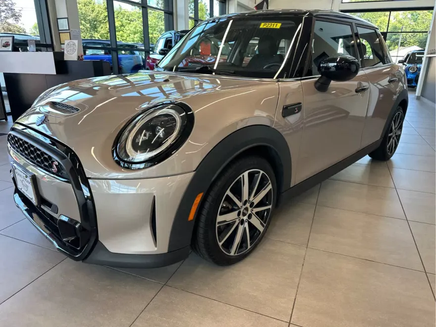 2023 Mini Cooper 4 Door Hardtop S photo 1