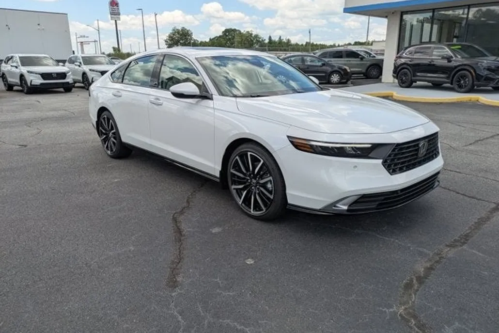 2025 Honda Accord Hybrid Touring photo 1