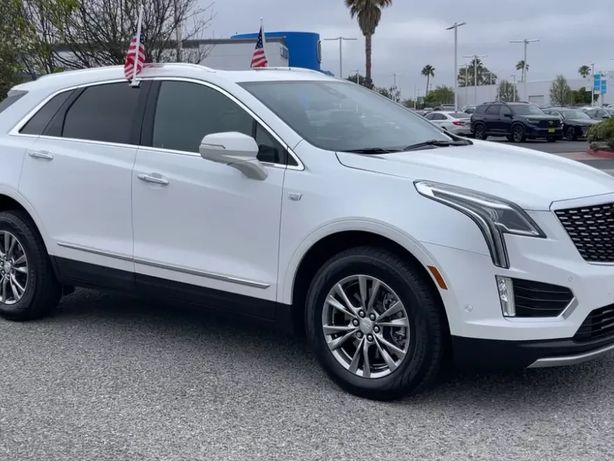 2021 Cadillac XT5 Premium Luxury photo 2