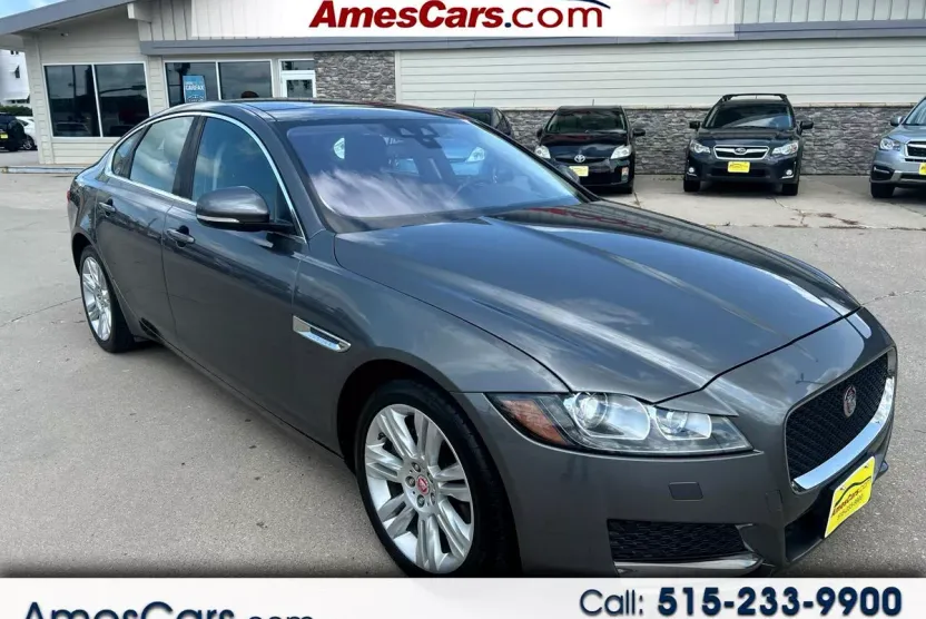 2017 Jaguar XF 35t Premium AWD photo 1