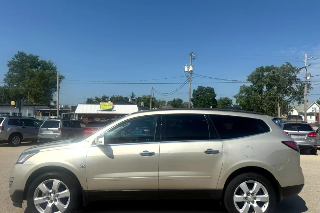 2016 Chevrolet Traverse 1LT photo 1
