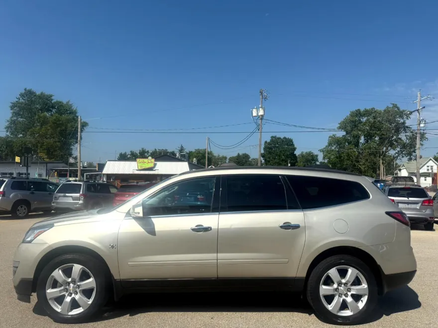 2016 Chevrolet Traverse 1LT photo 1