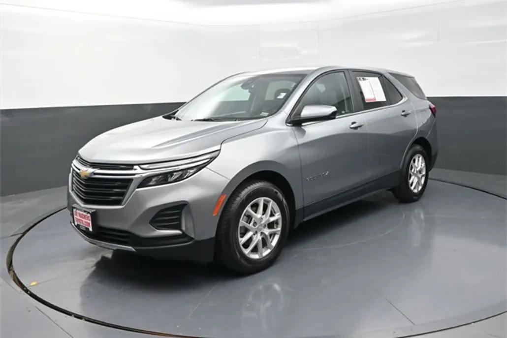 2023 Chevrolet Equinox LT photo 1