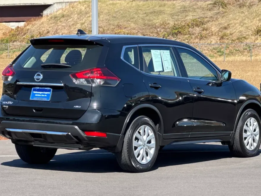 2018 Nissan Rogue S photo 1