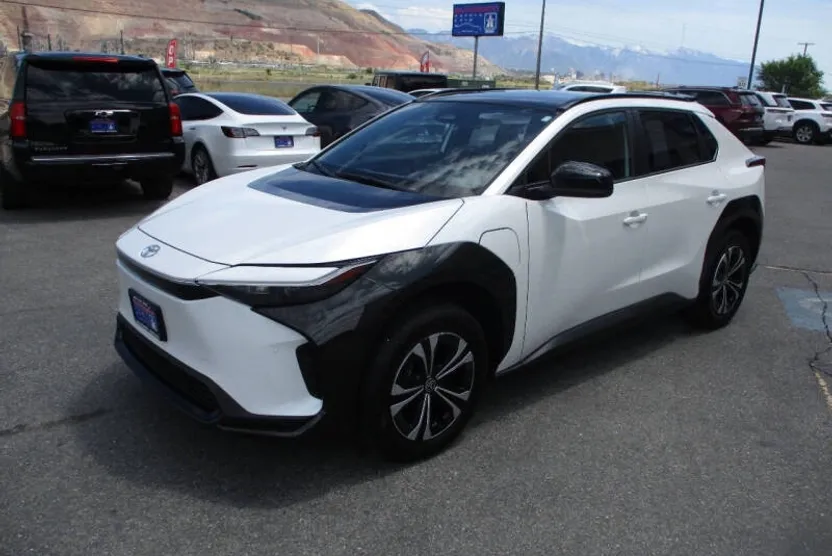 2025 Toyota bZ4X XLE photo 1